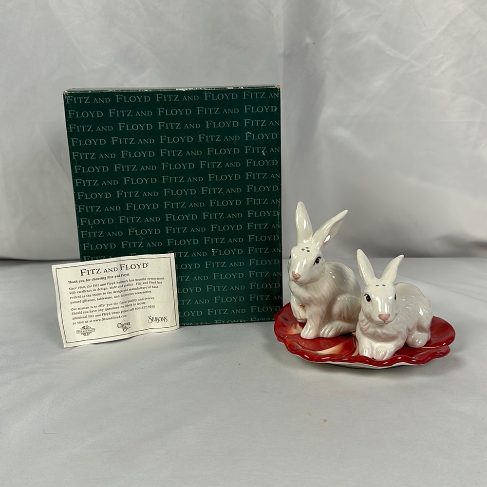 FITZ & FLOYD POPPIES (BUNNY) SALT & PEPPER SHAKERS WITH TRAY (W/ORIGINAL BOX)